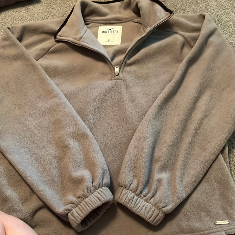 Hollister half zip
